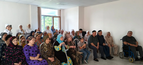 В Доме ветеранов с.Сурхахи артисты Молодежного театра показали спектакль "Хьамсара нус" 0 В Доме ветеранов с.Сурхахи артисты Молодежного театра показали спектакль "Хьамсара нус" 0
