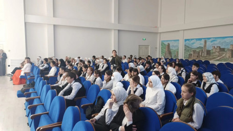 Спектакль "Современные дела" в школе № 4 г. Сунжа 0