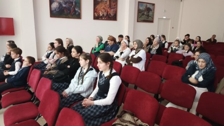 Показ спектакля "Современные дела" для зрителей в СОШ г. Карабулак 1