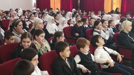 Спектакль "Современные дела" увидели в школе с. п. Барсуки 0