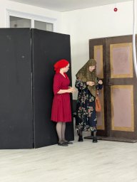 В Доме ветеранов с.Сурхахи артисты Молодежного театра показали спектакль "Хьамсара нус" 1 В Доме ветеранов с.Сурхахи артисты Молодежного театра показали спектакль "Хьамсара нус" 1