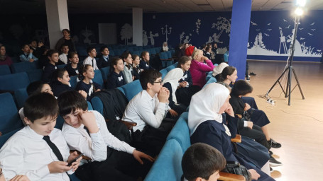 Спектакль "Современные дела" для учащихся Центра образования в г. Магас 0
